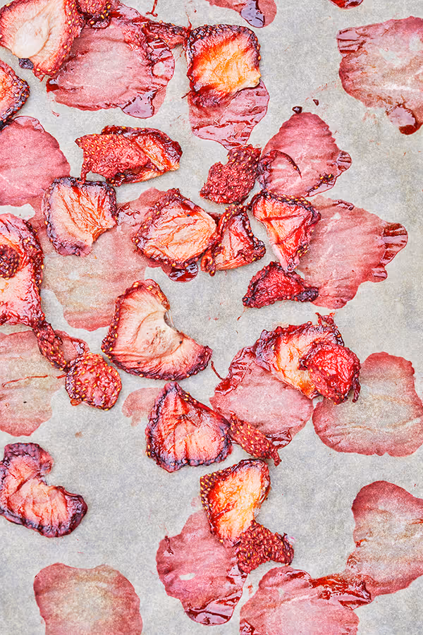 KRYDDERSNAPS JORDBÆR // POLITIKENS FORLAG // ANNE HJERNØE