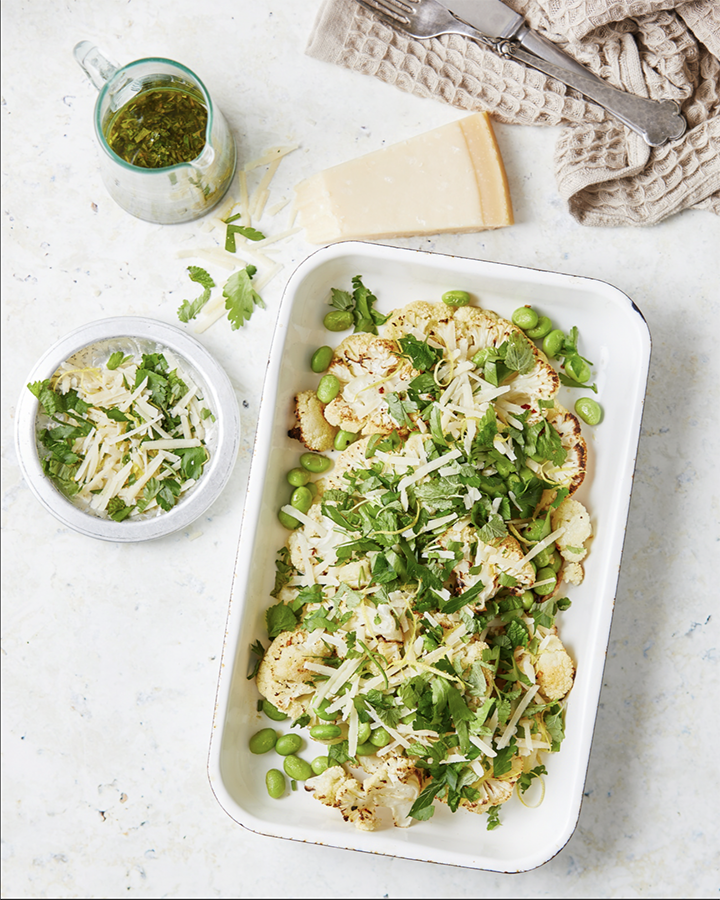 OVNBAGT BLOMKÅLSSALAT // ANNES SALATER // ANNE HJERNØE // POLTIKKENS FORLAG